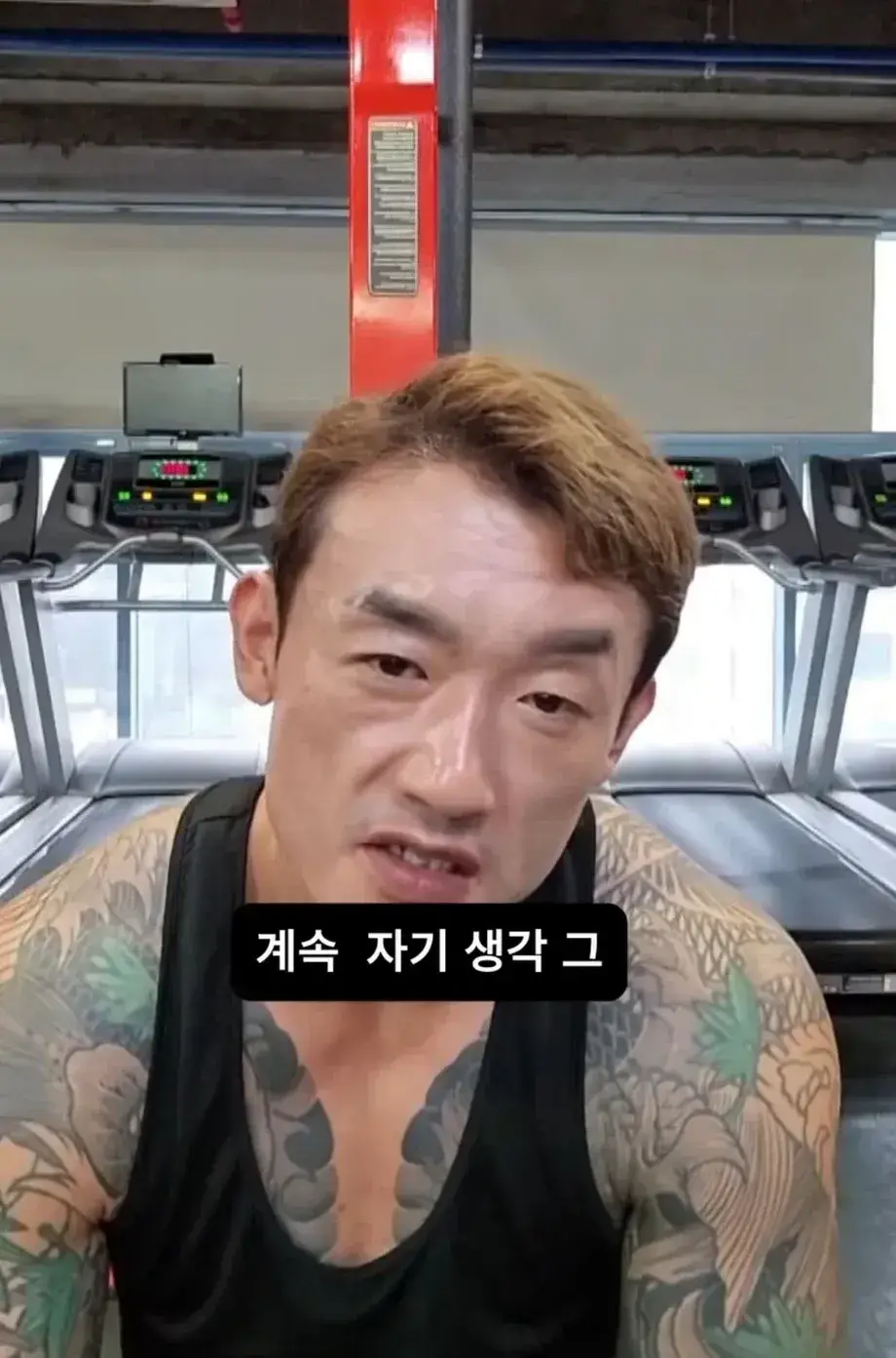9129578f-722e-454b-af82-aec790240987_AISelect_20260830_10.webp 문신충이라고 하는 사람에게 일침한 문신남.jpg